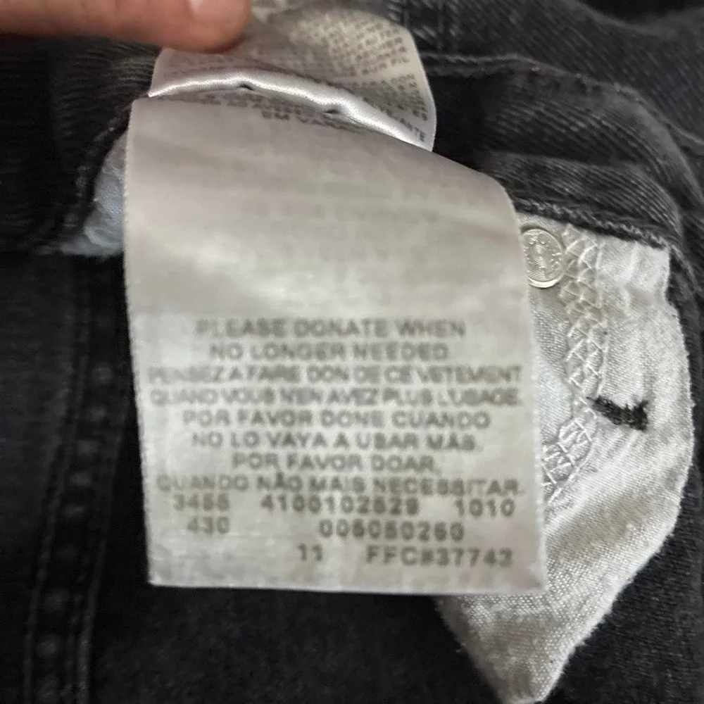 Preowned 2011 Black Levi's 505 straight fit denim jeans. 36
